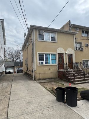Exterior, Facade, Rowhouse