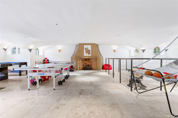 Game Room, Interior