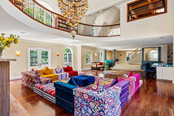 Chandelier, Interior, Living room, Recessed Lighting, Wood Texture Flooring
