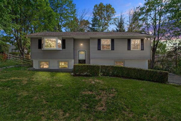 Backyard, Exterior, Facade, Raised Ranch