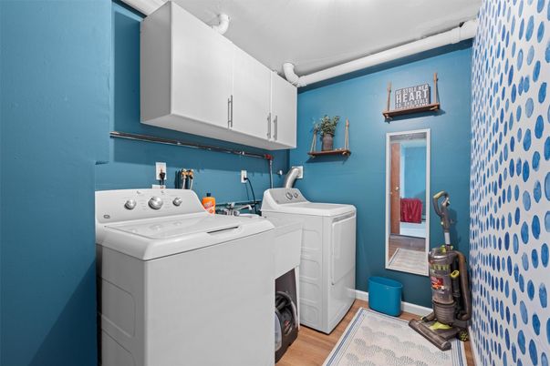 Interior, Washer, Wood Texture Flooring