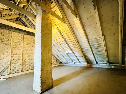 Empty room, Interior, Stone Walls, Wooden Beams