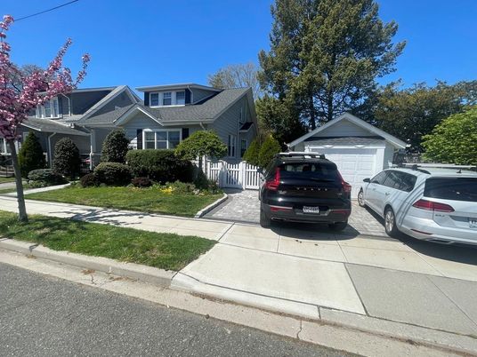 Exterior, Facade, American Craftsman