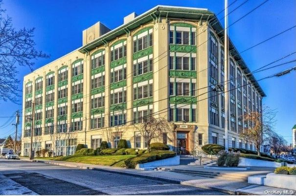 Exterior, Facade, Condo Building