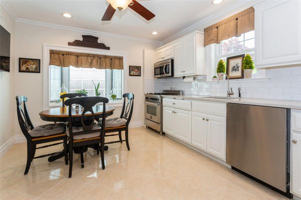 Dining room, Interior, Kitchen, Recessed Lighting, Stainless Steel Appliances