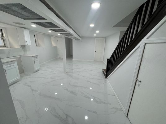 Empty room, Interior, Marble, Recessed Lighting