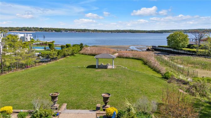 Exterior, Lake
