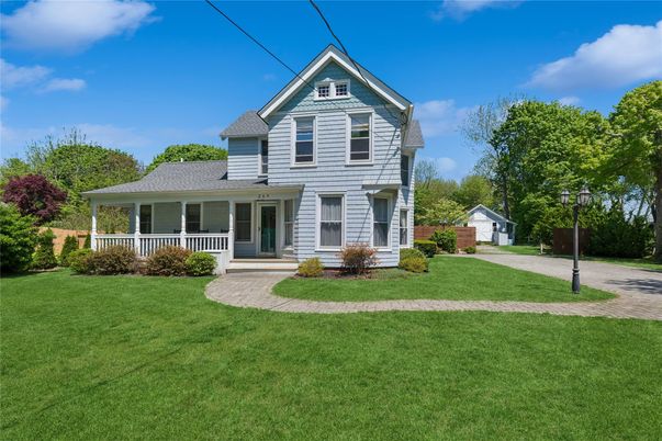 Backyard, Exterior, Facade, Queen Anne Victorian