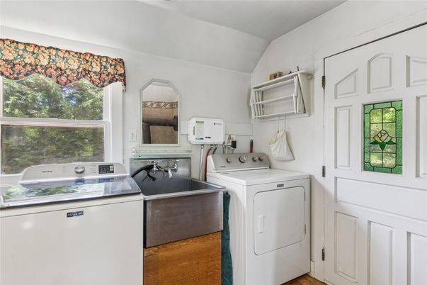 Interior, Utility Closets, Washer, Wood Texture Flooring