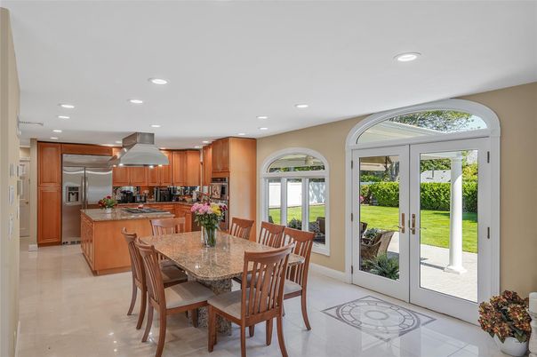 Dining room, Interior, Kitchen, Recessed Lighting, Stainless Steel Appliances