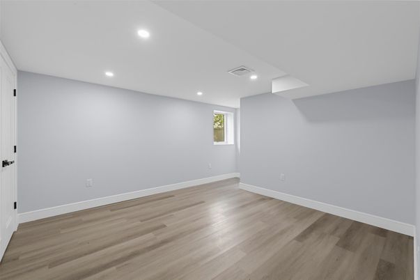 Empty room, Interior, Recessed Lighting, Wood Texture Flooring