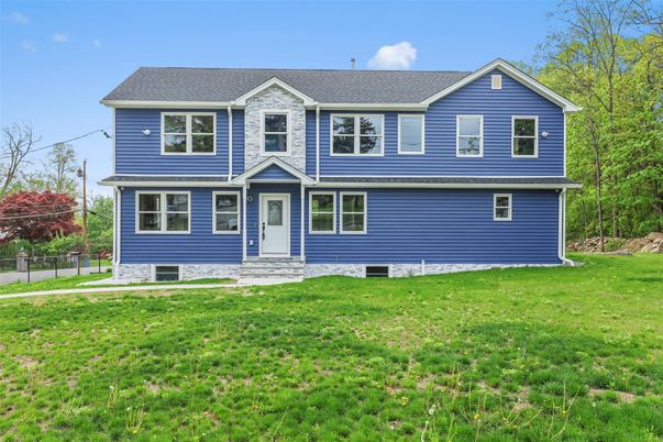 Exterior, Facade, Raised Ranch