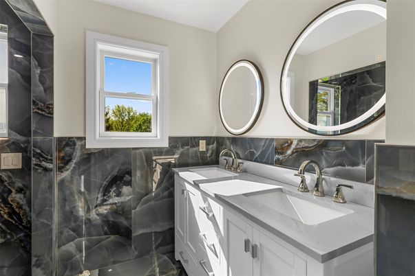 Bathroom, Dual Sink Vanities, Interior