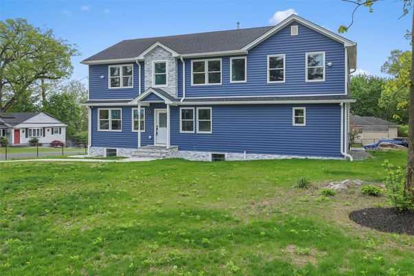 Backyard, Exterior, Facade, Split Level