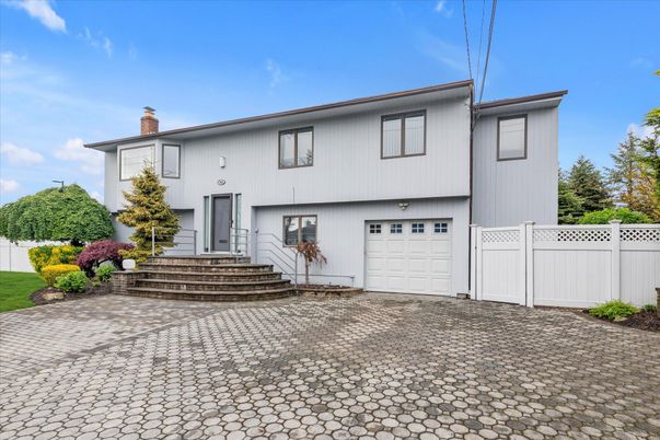 Attached, Exterior, Facade, Raised Ranch