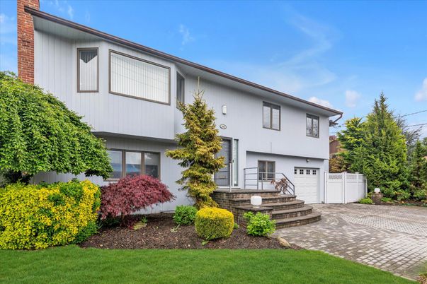 Attached, Exterior, Facade, Raised Ranch