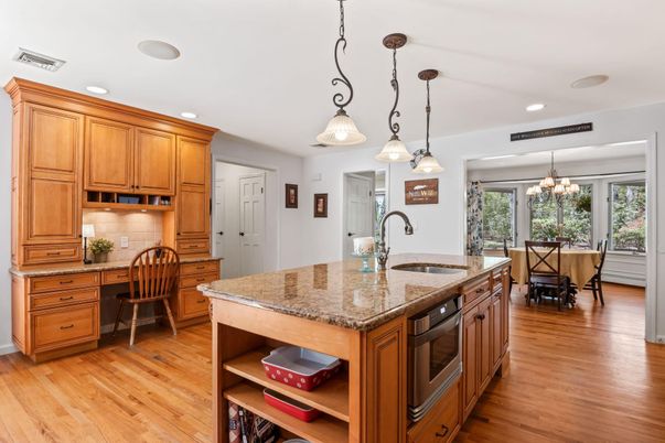 Chandelier, Dining room, Interior, Kitchen, Pendant Lights, Recessed Lighting, Wood Texture Flooring