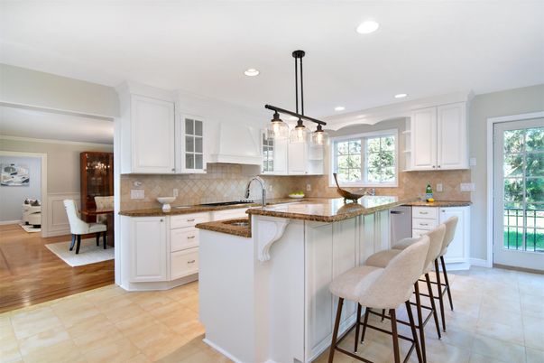 Dining room, Interior, Kitchen, Pendant Lights, Recessed Lighting, Wood Texture Flooring