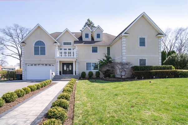 Attached, Exterior, Facade, Farmhouse