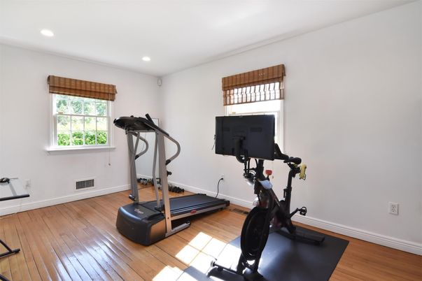 Fitness Equipment, Interior, Recessed Lighting, Wood Texture Flooring