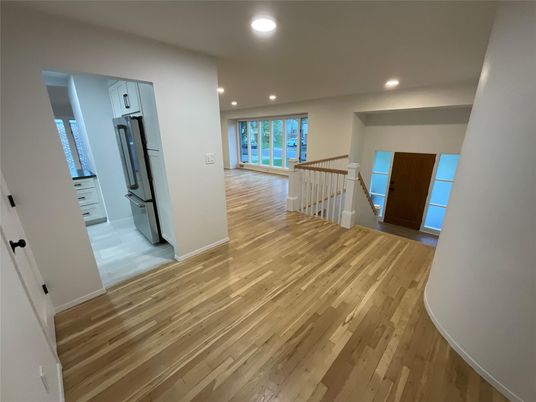 Interior, Recessed Lighting, Wood Texture Flooring