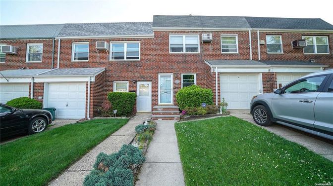 Attached, Exterior, Facade, Brick Facade, Rowhouse