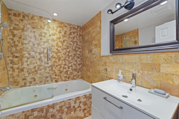 Bathroom, Interior, Recessed Lighting