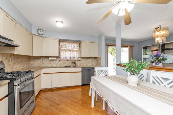 Chandelier, Dining room, Interior, Kitchen, Stainless Steel Appliances, Wood Texture Flooring