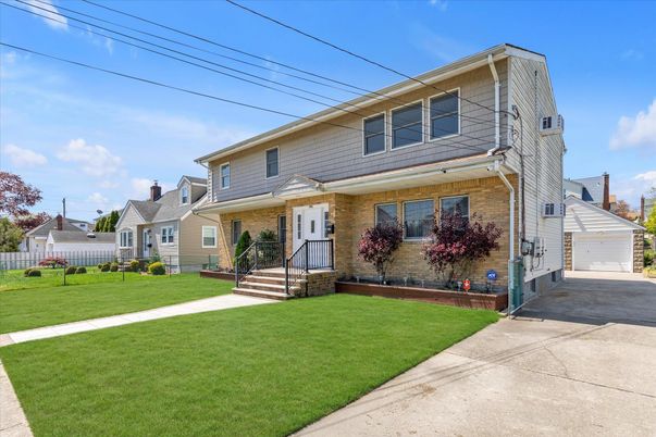 Detached Garage, Exterior, Facade, Brick Facade, American Foursquare