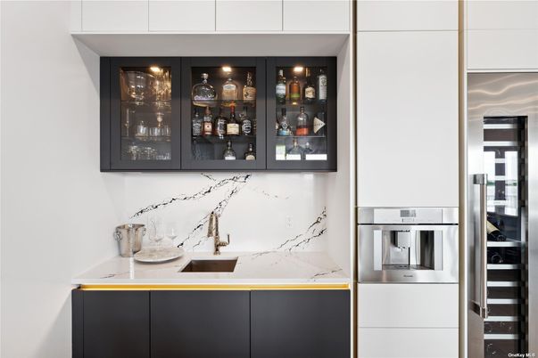 Interior, Stainless Steel Appliances