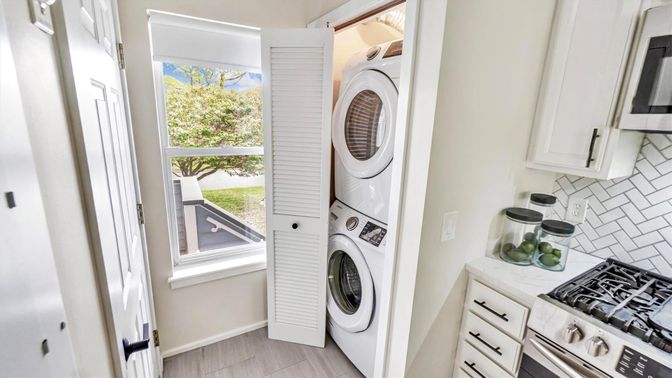 Interior, Utility Closets, Washer, Wood Texture Flooring