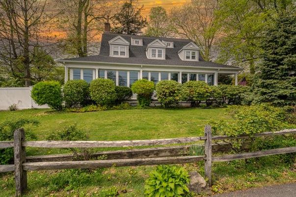 Exterior, Facade, Cape Cod