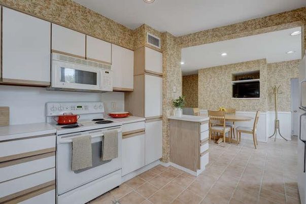 Dining room, Interior, Kitchen, Recessed Lighting
