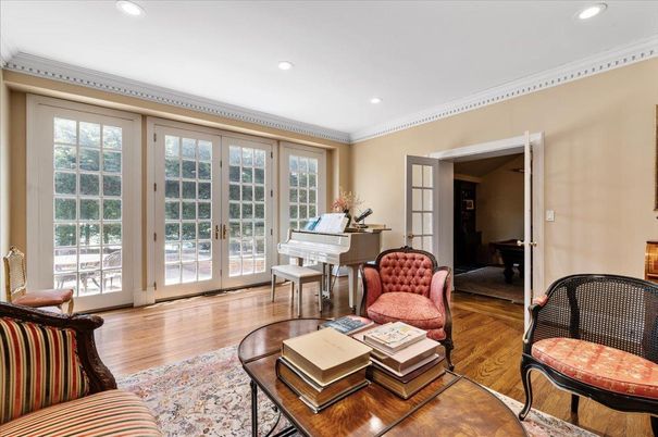 Interior, Piano, Recessed Lighting, Wood Texture Flooring