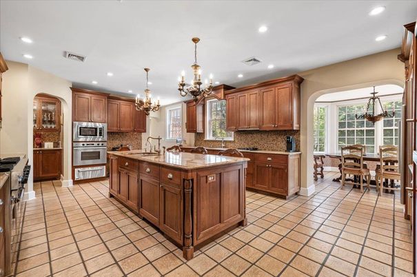 Chandelier, Dining room, Interior, Kitchen, Recessed Lighting, Stainless Steel Appliances