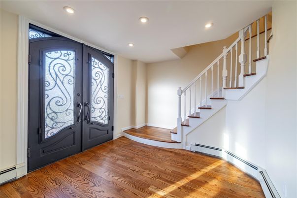 Interior, Recessed Lighting, Wood Texture Flooring