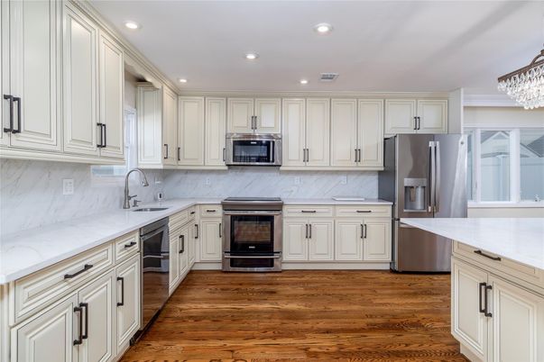 Chandelier, Interior, Kitchen, Marble Walls, Recessed Lighting, Stainless Steel Appliances, Wood Texture Flooring
