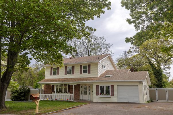 Attached, Exterior, Facade, Farmhouse