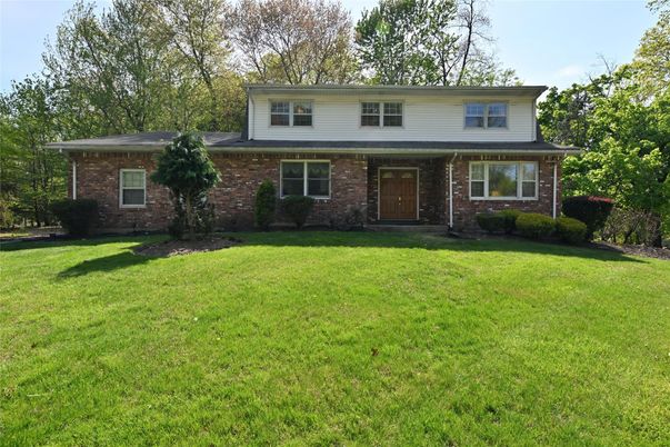 Exterior, Facade, Brick Facade, Split Level