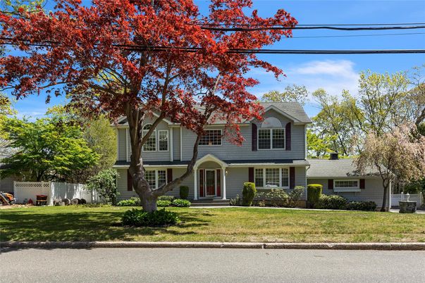 Exterior, Facade, Queen Anne Victorian