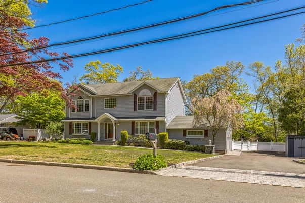 Exterior, Facade, Queen Anne Victorian