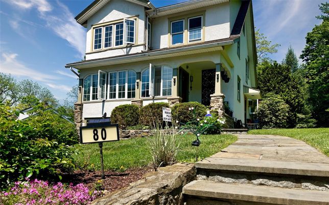 Exterior, Facade, Queen Anne Victorian