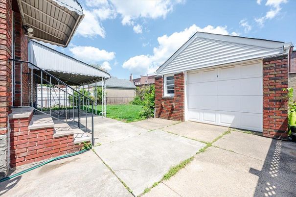 Detached Garage, Exterior