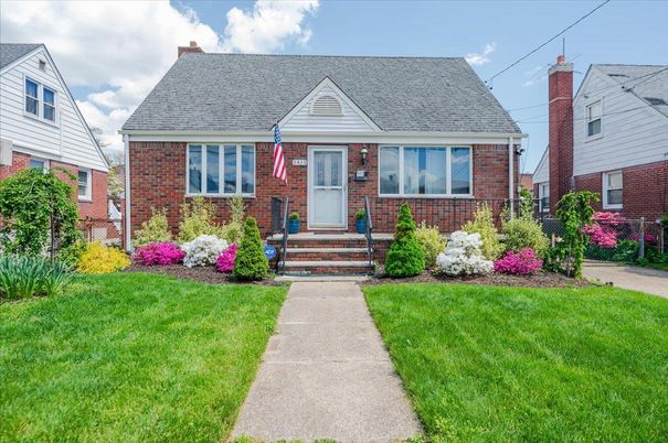Exterior, Facade, Brick Facade, Cape Cod