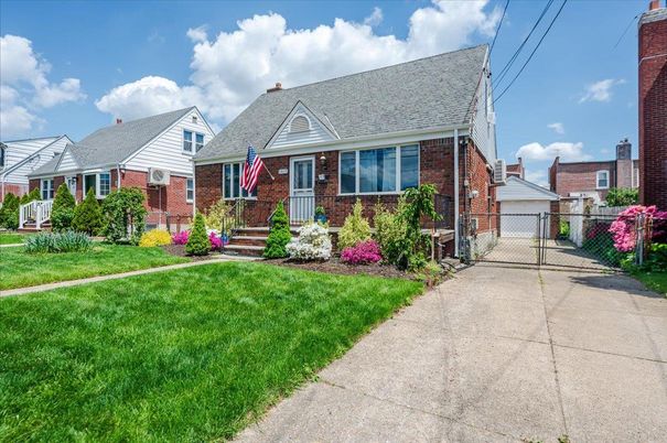 Exterior, Facade, Brick Facade, Cape Cod