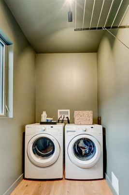 Interior, Washer, Wood Texture Flooring