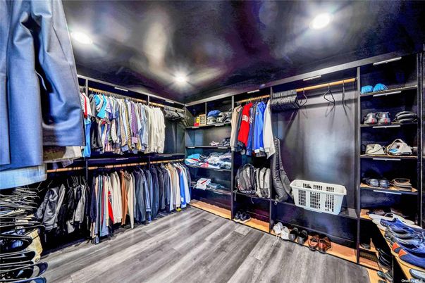 Interior, Recessed Lighting, Walk-in Closets, Wood Texture Flooring