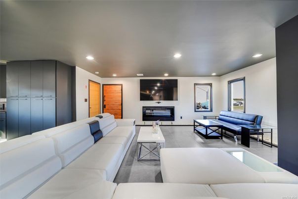 Fireplace, Interior, Living room, Piano, Recessed Lighting