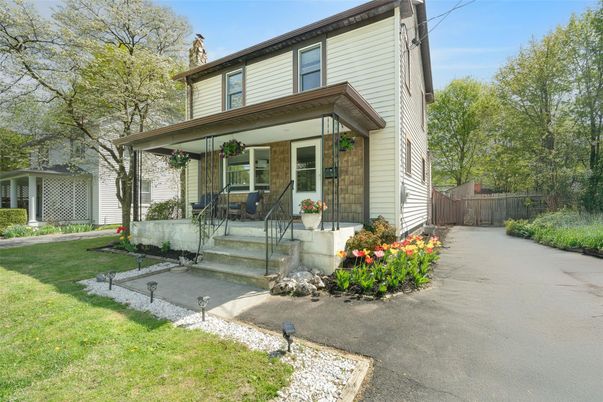Exterior, Facade, American Foursquare