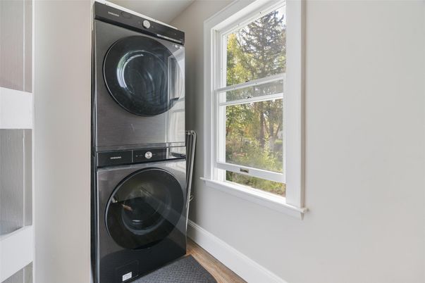 Interior, Utility Closets, Washer, Wood Texture Flooring